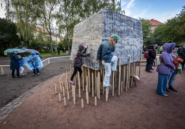 MALMÖ, October 11, 2026—168 bronze rods lift the nearly 30-metric-ton stone block. The Master Narratives monument was unveiled on Sunday in Jesusparken in Malmö. Malmö’s anti-racism monument, titled Master Narratives, was created by artistsSusanna Marcus Jablonski and Santiago Mostyn. MALMÖ, SWEDEN x50090x  Copyright: xJohanxNilssonx xTTx INVIGNING MASTER NARRATIVES - MALMÖS ANTIRASISTISKA MONUMENT att1Z97YU-g