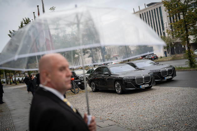 BMW official vehicles from Saxony-Anhalt, used by incumbent Minister President Sven Schulze and his security detail; cars belonging to the state government parked in front of the CDU Federal Headquarters following the Minister President’s arrival at the CDU of Germany’s Executive Committee Retreat in Berlin, October 2026, Berlin, Germany, Konrad Adenauer House