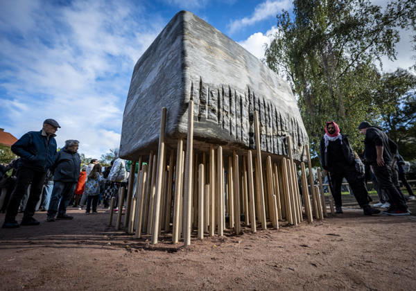 MALMÖ, October 11, 2026—168 bronze rods lift the nearly 30-metric-ton stone block. The monument Master Narratives was unveiled on Sunday in Jesusparken in Malmö. Malmö’s anti-racism monument, titled Master Narratives, was created by artistsSusanna Marcus Jablonski and Santiago Mostyn. MALMÖ, SWEDEN x50090x  Copyright: xJohanxNilssonx xTTx INVIGNING MASTER NARRATIVES - MALMÖS ANTIRASISTISKA MONUMENT w3YFxD6ybrY