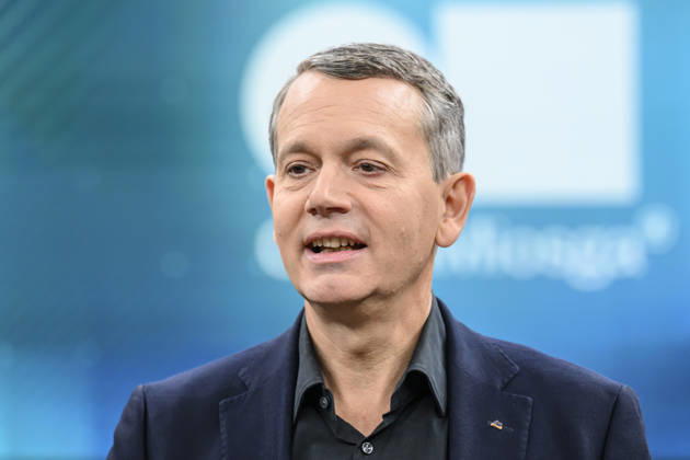 Pictured from left: Christoph Werner, CEO of dm drogerie markt, GER, Berlin, studio, guest on Caren Miosga’s political talk show, TV, program, Das Erste, from Studio 20 in Berlin-Adlershof, topic: How will the government get out of the crisis, Mr. Söder? October 11, 2026, Copyright: HMBxMedia UwexKoch