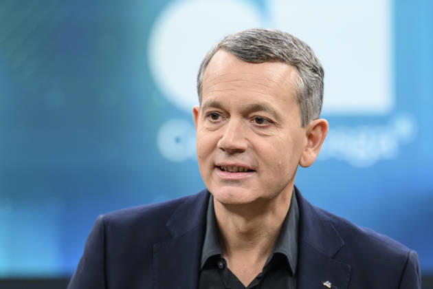 Pictured from left: Christoph Werner, CEO of dm drogerie markt, GER, Berlin, studio, guest on Caren Miosga’s political talk show, TV, program, Das Erste, from Studio 20 in Berlin-Adlershof, topic: How will the government get out of the crisis, Mr. Söder? October 11, 2026, Copyright: HMBxMedia UwexKoch