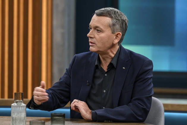 Pictured from left: Christoph Werner, CEO of dm drogerie markt, GER, Berlin, studio, guest on Caren Miosga’s political talk show, TV, program, Das Erste, from Studio 20 in Berlin-Adlershof, topic: How will the government get out of the crisis, Mr. Söder? October 11, 2026, Copyright: HMBxMedia UwexKoch