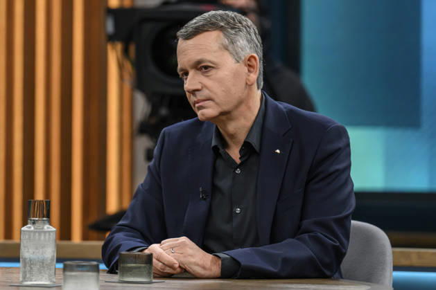 Pictured from left: Christoph Werner, CEO of dm drogerie markt, GER, Berlin, studio, guest on Caren Miosga’s political talk show, TV, program, Das Erste, from Studio 20 in Berlin-Adlershof, topic: How will the government get out of the crisis, Mr. Söder? October 11, 2026, Copyright: HMBxMedia UwexKoch