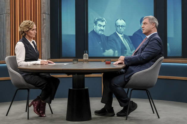 In the photo, from left: Caren Miosga, Markus Söder, Minister-President of Bavaria, CSU, GER, Berlin, studio, guest on Caren Miosga’s show, political talk show, TV, program, Das Erste, from Studio 20 in Berlin-Adlershof, Topic: How will the government get out of the crisis, Mr. Söder, October 11, 2026, Copyright: HMBxMedia UwexKoch