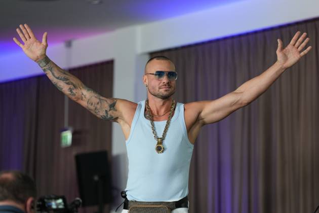 Fame Fighting 2026 Press Conference: Eric Sindermann at the press conference for the fourth edition of Fame Fighting Celebrity Boxing on October 11, 2026, at the Atlantic Hotel in Essen, North Rhine-Westphalia