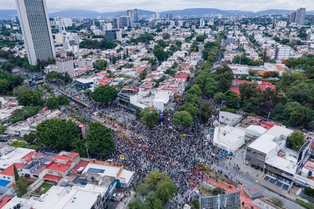 October 11, 2026: TO-45427- GUADALAJARA 11-10-2026. . La exigencia de agua limpia deriv& xf3; en momentos de tensi& xf3;n y violencia durante la marcha realizada este domingo en Guadalajara. Ciudadanos se movilizaron para denunciar la mala calidad del suministro en la Zona Metropolitana y exigir respuestas a las autoridades. La protesta, que lleg& xf3; a las inmediaciones de Casa Jalisco, registr& xf3; enfrentamientos entre manifestantes y polic& xed;as, as& xed; como reportes de detenciones, en una jornada que evidenci& xf3; el descontento social ante la problem& xe1;tica del agua..Guadalajara. Clasos.com.mx - ZUMAcs4_ 20261011_faa_cs4_122 Copyright: xDiegoxMorenox