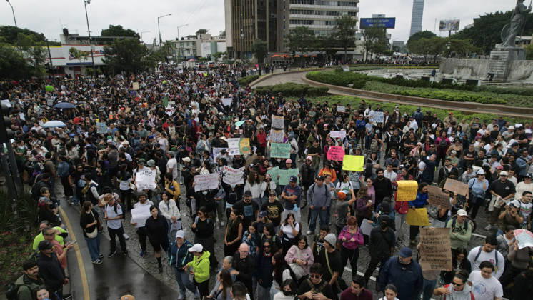 Guadalajara residents take to streets demanding clean and safe water GUADALAJARA, MEXICO - OCTOBER 11: Demonstrators march through the streets of Guadalajara, Jalisco state, Mexico, demanding clean and safe water during a massive rally on October 11, 2026. Thousands of residents mobilized to protest the severe contamination affecting the metropolitan area s drinking water supply, demanding an urgent response from local and state authorities. Stringer Anadolu Guadalajara Mexico. Editorial use only. Please get in touch for any other usage.  Copyright: x2026xAnadoluxStringerx