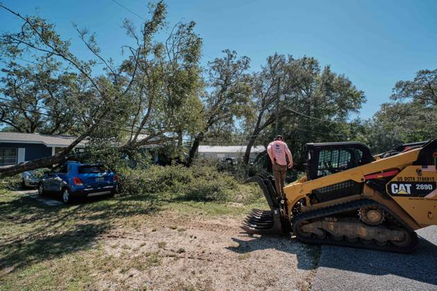 October 11, 2026, Pensacola, Florida, U.S: October 11, 2026 Pensacola, Florida USA: Jesse Roper of Deep South Landscaping removes debris after the arrival of Hurricane Isaias. Pensacola U.S - ZUMAa14_ 20261011_zaf_a14_009 Copyright: xDanxAndersonx