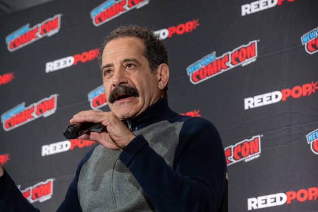 October 11, 2026, New York, New York, United States: Tony Shalhoub speaks at a panel discussion for CBS s new crime-solving drama EINSTEIN!.during New York Comic Con 2026 at The Jacob K. Javits Convention Center on October 11, 2026 in New York City. New York United States - ZUMAs197 20261011_aaa_s197_385 Copyright: xRonxAdarx