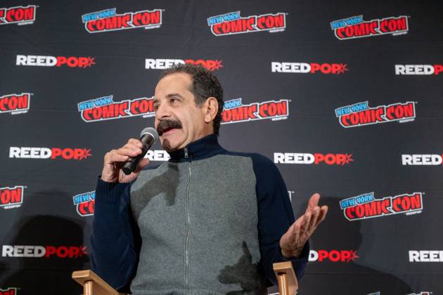 October 11, 2026, New York, New York, United States: Tony Shalhoub speaks at a panel discussion for CBS s new crime-solving drama EINSTEIN!.during New York Comic Con 2026 at The Jacob K. Javits Convention Center on October 11, 2026 in New York City. New York United States - ZUMAs197 20261011_aaa_s197_384 Copyright: xRonxAdarx