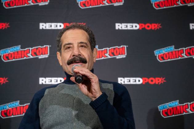October 11, 2026, New York, New York, United States: Tony Shalhoub speaks at a panel discussion for CBS s new crime-solving drama EINSTEIN!.during New York Comic Con 2026 at The Jacob K. Javits Convention Center on October 11, 2026 in New York City. New York United States - ZUMAs197 20261011_aaa_s197_392 Copyright: xRonxAdarx