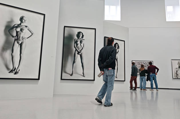 Remember Me Exhibition: The Pinault Collection Showcases Irving Penn in All His Glory, Alongside the Greatest Photographers. A total of 700 photographs by 70 artists are on display at the former Paris Stock Exchange, a dazzling display of 450 photographs by the American artist known for his portraits and still lifes, alongside great names such as Man Ray and Raymond Depardon. On view through January 10. 460399 2026 10 11 PARIS France (no personal information)  Copyright: xL.Urmanx xStarfacex STAR_460399_013