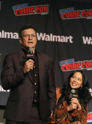 NEW YORK, NY- OCTOBER 11: Nathan Fillion and Melissa O Neil pictured at The Rookie panel during New York Comic Con 2026 at Javits Center on October 11, 2026 in New York City. Copyright: xRWx