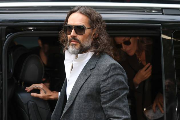 Russell Brand attends preliminary hearing on rape and sexual assault charges LONDON, UNITED KINGDOM - OCTOBER 12: Russell Brand, accompanied by his wife Laura Brand (not seen), arrives at Southwark Crown Court in London, United Kingdom, for a preliminary hearing over rape and sexual assault charges against him, on October 12, 2026. Zeynep Demir Anadolu London United Kingdom. Editorial use only. Please get in touch for any other usage.  Copyright: x2026xAnadoluxZeynepxDemirx