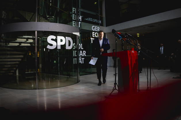 Lars Klingbeil, Vice Chancellor, Federal Minister of Finance, and SPD Party Chairman, speaks to the media in Berlin, October 12, 2026. The press conference follows the announced resignation of Bärbel Bas, Federal Minister of Labor and Social Affairs, and the resulting meeting of the SPD Executive Committee. Berlin, Germany Copyright: xJulianexSonntagx