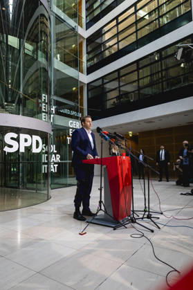 Lars Klingbeil, Vice Chancellor, Federal Minister of Finance, and SPD Party Chairman, speaks to the media in Berlin, October 12, 2026. The press conference follows the announced resignation of Bärbel Bas, Federal Minister of Labor and Social Affairs, and the resulting meeting of the SPD Executive Committee. Berlin, Germany Copyright: xJulianexSonntagx