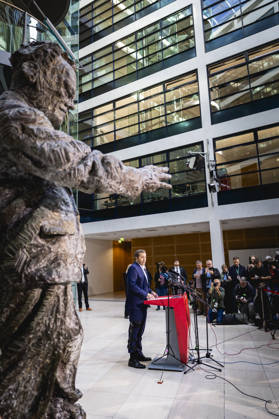 Lars Klingbeil, Vice Chancellor, Federal Minister of Finance, and SPD Party Chairman, speaks to the media in Berlin, October 12, 2026. The press conference follows the announced resignation of Bärbel Bas, Federal Minister of Labor and Social Affairs, and the resulting meeting of the SPD Executive Committee. Berlin, Germany Copyright: xJulianexSonntagx