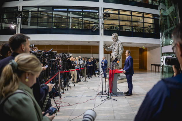 Lars Klingbeil, Vice Chancellor, Federal Minister of Finance, and SPD Party Chairman, speaks to the media in Berlin, October 12, 2026. The press conference follows the announced resignation of Baerbel Bas, Federal Minister of Labor and Social Affairs, and the resulting meeting of the SPD Executive Committee in Berlin, Germany. Copyright: xJulianexSonntagx