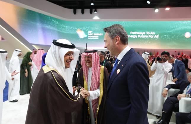 25th World Petroleum Council Energy Congress in Riyadh RIYADH, SAUDI ARABIA - OCTOBER 12: (----EDITORIAL USE ONLY - MANDATORY CREDIT - TURKISH MINISTRY OF ENERGY AND NATURAL SOURCES HANDOUT - NO MARKETING NO ADVERTISING CAMPAIGNS - DISTRIBUTED AS A SERVICE TO CLIENTS----) Turkish Minister of Energy and Natural Resources Alparslan Bayraktar (R) greets a delegate during the 25th World Petroleum Council Energy Congress (WPC Energy Congress) in Riyadh, Saudi Arabia, on October 12, 2026. Turkish Ministry of Energy and Natural Resources Handout Anadolu Riyadh Saudi Arabia. Editorial use only. Please get in touch for any other usage.  Copyright: x2026xAnadoluxTurkishxMinistryxofxEnergyxandxNaturalxResources Handoutx
