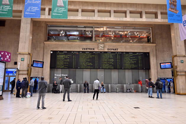 Public sector workers go on strike in Belgium BRUSSELS, BELGIUM - OCTOBER 12: Passengers are seen at the Brussels Central Station as public sector workers go on strike to protest the government s budget and austerity policies in Brussels, Belgium, on October 12, 2026. The strike disrupts railway services across the country and causes interruptions to public transportation. Dursun Aydemir Anadolu Brussels Belgium. Editorial use only. Please get in touch for any other usage.  Copyright: x2026xAnadoluxDursunxAydemirx