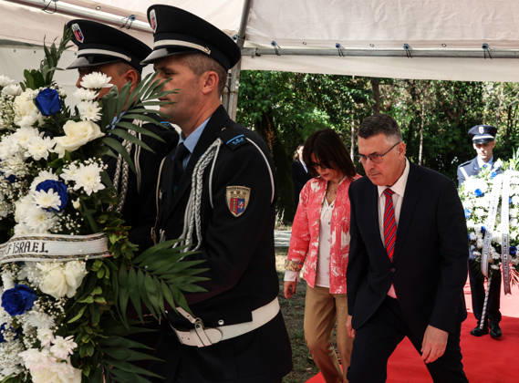 Israeli Foreign Minister Gideon Sa ar visits Albania Israeli Foreign Minister Gideon Sa ar pay respect at Holocaust Memorial in Tirana, Albania, on October 12, 2026. Israeli Foreign Minister Sa ar is on a two days visit to Albania were have to sign intergovernmental agreements and discuss about economic cooperation. Tirana Albania  Copyright: xMatrixxImages ArmandoxBabanix