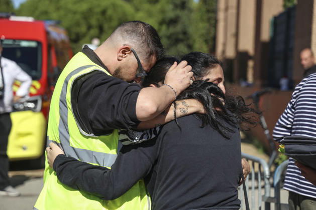 Parents Pick Up Their Child: Middle School Principal and Teacher Shot; 14-Year-Old Shooter Arrested at Joseph Lakanal Middle School in Aubagne, France, October 12, 2026 Meddah Bestimage Joseph Lakanal Middle School after a principal was injured by a 12-gauge hunting rifle shot and a teenager was arrested in Aubagne, southern France, on October 12, 2026. The principal was struck by a 12-gauge hunting rifle shot, the same source specified, adding that a member of the teaching staff was also struck. The victim’s life is not in danger. Aubagne, France Copyright: xMeddahx xBestimagexMeddahx xBestimagex