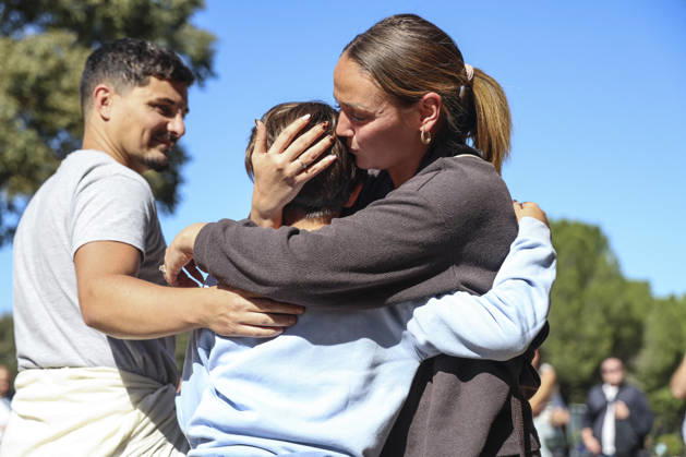 Parents Pick Up Their Child: Middle School Principal and Teacher Shot; 14-Year-Old Shooter Arrested at Joseph Lakanal Middle School in Aubagne, France, October 12, 2026 Meddah Bestimage Joseph Lakanal Middle School after a principal was injured by a 12-gauge hunting rifle shot and a teenager was arrested in Aubagne, southern France, on October 12, 2026. The principal was struck by a 12-gauge hunting rifle shot, the same source specified, adding that a member of the teaching staff was also struck. The victim’s life is not in danger. Aubagne, France Copyright: xMeddahx xBestimagexMeddahx xBestimagex