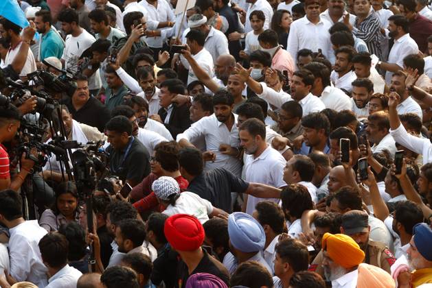 Rahul Gandhi Leads Delhi Protest NEW DELHI, INDIA, OCTOBER 12, 2026: Congress leader Rahul Gandhi takes part in a protest march from Barakhamba Road towards the Supreme Court in New Delhi, demanding the resignation of India s Chief Election Commissioner Gyanesh Kumar over alleged irregularities in the Special Intensive Revision (SIR) of electoral rolls. The Election Commission denies wrongdoing. New Delhi India Copyright: x xVishalxKapoorx xJNAxPressx