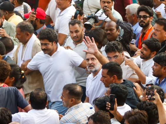 Rahul Gandhi Leads Delhi Protest NEW DELHI, INDIA, OCTOBER 12, 2026: Congress leader Rahul Gandhi takes part in a protest march from Barakhamba Road towards the Supreme Court in New Delhi, demanding the resignation of India s Chief Election Commissioner Gyanesh Kumar over alleged irregularities in the Special Intensive Revision (SIR) of electoral rolls. The Election Commission denies wrongdoing. New Delhi India Copyright: x xVishalxKapoorx xJNAxPressx