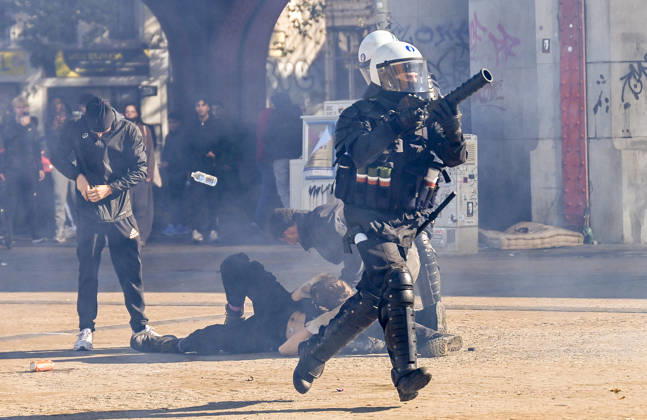Clashes break out between police and protesters in Brussels BRUSSELS, BELGIUM - OCTOBER 12: Clashes break out between police and protesters during a demonstration organized as part of a public service strike against the Federal Government s budget measures in Brussels, Belgium on October 12, 2026. Dursun Aydemir Anadolu Brussels Belgium. Editorial use only. Please get in touch for any other usage.  Copyright: x2026xAnadoluxDursunxAydemirx