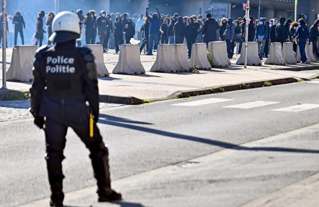 Clashes break out between police and protesters in Brussels BRUSSELS, BELGIUM - OCTOBER 12: Clashes break out between police and protesters during a demonstration organized as part of a public service strike against the Federal Government s budget measures in Brussels, Belgium on October 12, 2026. Dursun Aydemir Anadolu Brussels Belgium. Editorial use only. Please get in touch for any other usage.  Copyright: x2026xAnadoluxDursunxAydemirx