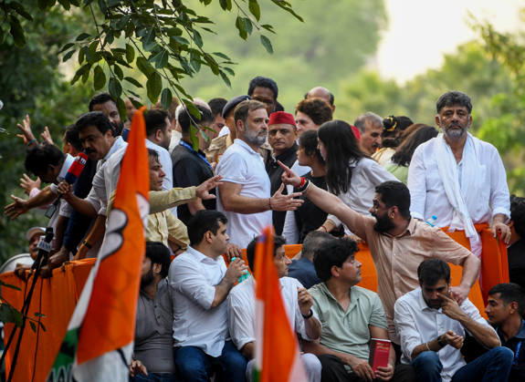 INDIA bloc leaders call for a march towards the Supreme Court New Delhi, Oct 12 (ANI): Lok Sabha LoP Rahul Gandhi with Samajwadi Party (SP) National President Akhilesh Yadav, RJD leader Tejashwi Yadav, Karnataka Chief Minister DK Shivakumar and others during INDIA bloc s protest march towards the Supreme Court against Chief Election Commissioner Gyanesh Kumar, in New Delhi on Monday. Congress MP Priyanka Gandhi Vadra also present. New Delhi Delhi India Copyright: xANIx ANI_20261012362