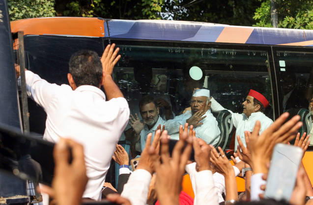 INDIA bloc leaders call for a march towards the Supreme Court New Delhi, Oct 12 (ANI): AICC President Mallikarjun Kharge with Lok Sabha LoP Rahul Gandhi inside a bus during their protest march to the Supreme Court, in New Delhi on Monday. New Delhi Delhi India Copyright: xANIx ANI_20261012415