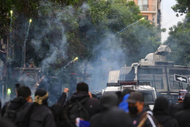 Santiago, October 12, 2026 The assembly of indigenous organizations calls for a march: Indigenous Peoples in Resistance for Autonomy and Demilitarization. Jonnathan Oyarzun Aton Chile, Santiago, Chile Aton 1198906  Copyright: JONNATHANxOYARZUN ATONxCHILE