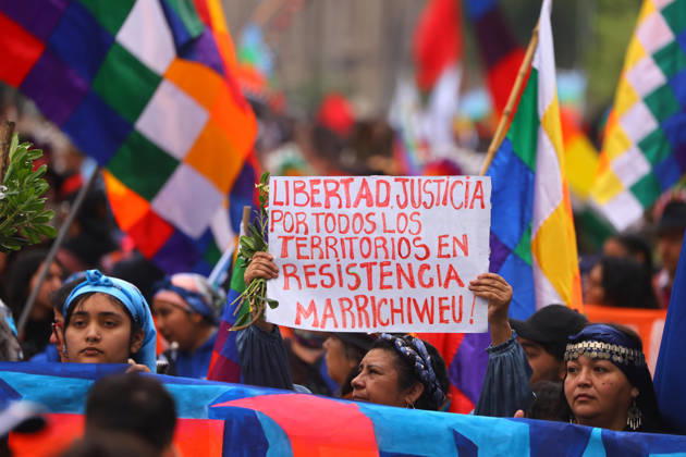Santiago, October 12, 2026 The assembly of indigenous organizations calls for a march: Indigenous Peoples in Resistance for Autonomy and Demilitarization. Jonnathan Oyarzun Aton Chile, Santiago, Chile Aton 1198917  Copyright: JONNATHANxOYARZUN ATONxCHILE