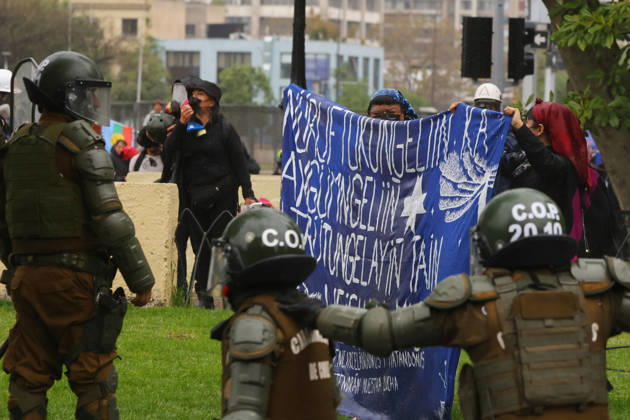 Santiago, October 12, 2026 The assembly of indigenous organizations calls for a march: Indigenous Peoples in Resistance for Autonomy and Demilitarization. Jonnathan Oyarzun Aton Chile, Santiago, Chile Aton 1198934  Copyright: JONNATHANxOYARZUN ATONxCHILE