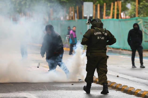 Santiago, October 12, 2026 The assembly of indigenous organizations calls for a march: Indigenous Peoples in Resistance for Autonomy and Demilitarization. Jonnathan Oyarzun Aton Chile, Santiago, Chile Aton 1198924  Copyright: JONNATHANxOYARZUN ATONxCHILE