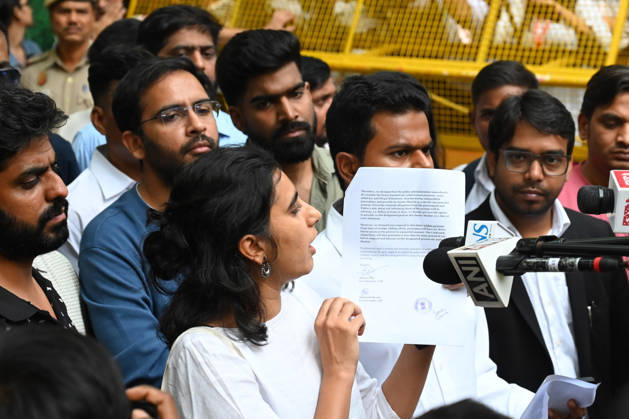 NEW DELHI, INDIA - OCTOBER 12: (CJP) policy division head Mehr Pasricha, with Sourav Das and Ashutosh Ranka reached Parliament Street Police Station to seek permission to hold a protest at Jantar Mantar on October 12, 2026 in New Delhi, India. (Photo by Vipin KUmar Hindustan Times) CJP Leaders Saurav Das, Ashutosh Ranka Reach Parliament Street Police Station To Seek Permission For Protest