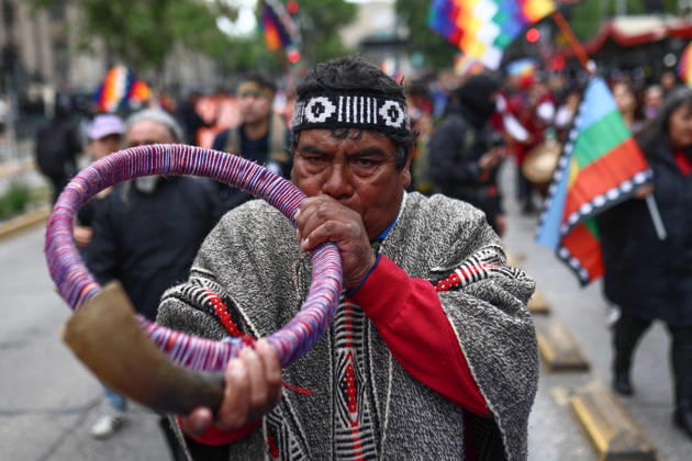 Hundreds of people protest against Columbus Day in Santiago SANTIAGO, CHILE - OCTOBER 12: A Mapuche protester plays a trutruca (a traditional wind instrument of the Mapuche people in Chile) during a protest opposing Columbus Day in Santiago, Chile, on October 12, 2026. Protesters demanded indigenous rights and territorial recognition. Lucas Aguayo Araos Anadolu Santiago Chile. Editorial use only. Please get in touch for any other usage.  Copyright: x2026xAnadoluxLucasxAguayoxAraosx