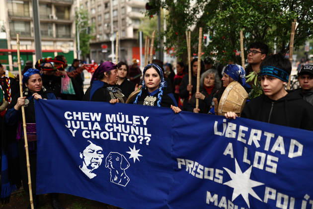 Hundreds of people protest against Columbus Day in Santiago SANTIAGO, CHILE - OCTOBER 12: Mapuche groups and other indigenous organizations are participating in the traditional protest against Columbus Day in Santiago, Chile, on October 12, 2026. Demonstrators demanded indigenous rights and territorial recognition. Lucas Aguayo Araos Anadolu Santiago Chile. Editorial use only. Please get in touch for any other usage.  Copyright: x2026xAnadoluxLucasxAguayoxAraosx