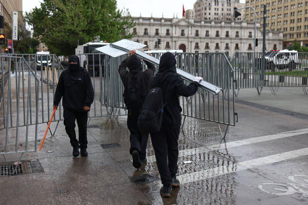 Hundreds of people protest against Columbus Day in Santiago SANTIAGO, CHILE - OCTOBER 12: Demonstrators clash with police during the traditional protest against Columbus Day in Santiago, Chile, on October 12, 2026. The protesters demanded Indigenous rights and territorial recognition. Lucas Aguayo Araos Anadolu Santiago Chile. Editorial use only. Please get in touch for any other usage.  Copyright: x2026xAnadoluxLucasxAguayoxAraosx