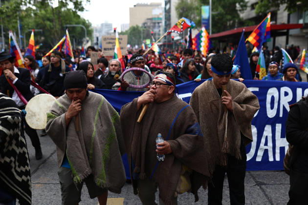 Hundreds of people protest against Columbus Day in Santiago SANTIAGO, CHILE - OCTOBER 12: Mapuche groups and other indigenous organizations are participating in the traditional protest against Columbus Day in Santiago, Chile, on October 12, 2026. Demonstrators demanded indigenous rights and territorial recognition. Lucas Aguayo Araos Anadolu Santiago Chile. Editorial use only. Please get in touch for any other usage.  Copyright: x2026xAnadoluxLucasxAguayoxAraosx