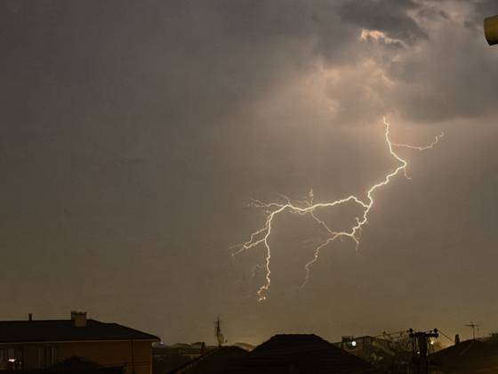 Lightning illuminates night sky during heavy rain in Duzce DUZCE, TURKIYE - OCTOBER 12: Lightning streaks across the sky over Duzce as heavy rain affects the city during the evening hours, on October 12, 2026 in Duzce, Turkiye. Ömer Ürer Anadolu Düzce Turkey. Editorial use only. Please get in touch for any other usage.  Copyright: x2026xAnadoluxÖmerxÜrerx