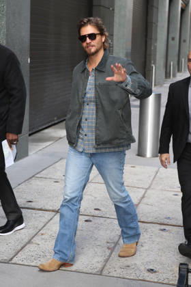 October 12, 2026, New York, New York, USA: LUKE GRIMES at ABC Studios in New York City for Ã¢â‚¬ËœLive With Kelly and MarkÃ¢ New York USA  - ZUMAh16_ 20261012_zaf_h16_069 Copyright: xDanxHerrickx