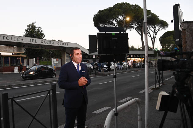 Pope Leo XIV to undergo lung operation in Rome following nodule detection ROME, ITALY - OCTOBER 12: A journalist broadcasts in front of the Policlinico Gemelli hospital, where Pope Leo XIV is expected to be admitted on October 13 for a lung operation, in Rome, Italy, on October 12, 2026. The pontiff announced during the Sunday Angelus prayer, delivered on October 11 from the Apostolic Palace at the Vatican, that a lung nodule had been detected at an early, localized stage, and that doctors had decided to intervene anyway. Isabella Bonotto Anadolu Rome Italy. Editorial use only. Please get in touch for any other usage.  Copyright: x2026xAnadoluxIsabellaxBonottox