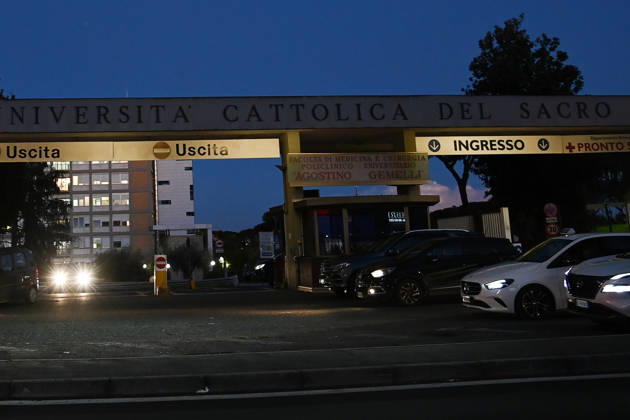 Pope Leo XIV to undergo lung operation in Rome following nodule detection ROME, ITALY - OCTOBER 12: An exterior view of the Policlinico Gemelli hospital, where Pope Leo XIV is expected to be admitted on October 13 for a lung operation, in Rome, Italy, on October 12, 2026. The pontiff announced during the Sunday Angelus prayer, delivered on October 11 from the Apostolic Palace at the Vatican, that a lung nodule had been detected at an early, localized stage, and that doctors had decided to intervene anyway. Isabella Bonotto Anadolu Rome Italy. Editorial use only. Please get in touch for any other usage.  Copyright: x2026xAnadoluxIsabellaxBonottox