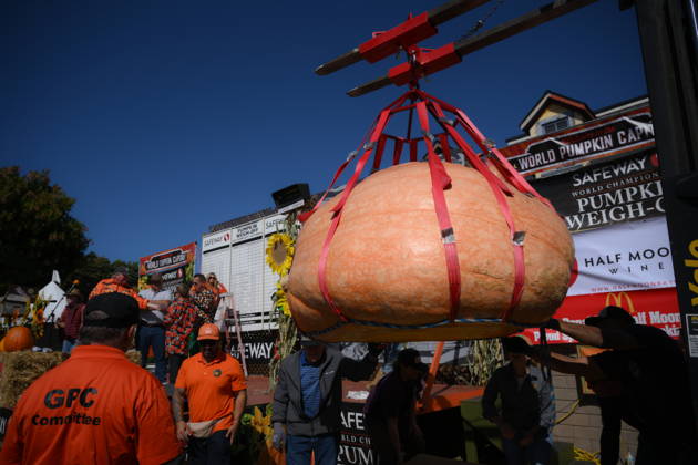 53rd Annual Safeway World Championship Pumpkin Weigh-Off in Half Moon Bay HALF MOON BAY, CA - OCTOBER 12: Brian Christensen competes with his giant pumpkin weighted 1,873 pound during the 53rd annual Safeway World Championship Pumpkin Weigh-Off is held at the I.D.E.S. Grounds in Half Moon Bay, California, United States on October 12, 2026. Tayfun Coskun Anadolu California United States. Editorial use only. Please get in touch for any other usage.  Copyright: x2026xAnadoluxTayfunxCoskunx