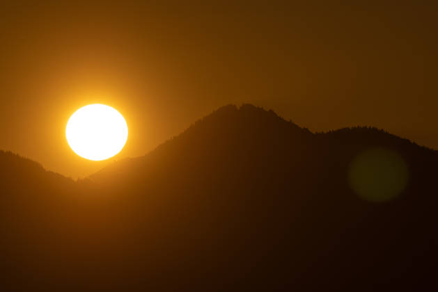 Autumn evening in the Allgäu: A view of the setting sun in the Bavarian Alps near Oberjoch, Bad Hindelang, Bavaria, Germany