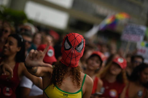 Supporters of Brazil s President Lula rally along Copacabana Beach RIO DE JANEIRO, BRAZIL - OCTOBER 12: Supporters of Brazilian President Luiz Inacio Lula da Silva gather along Avenida Atlantica at Copacabana Beach in Rio de Janeiro, Brazil, on October 12, 2026. The mass rally formed part of the Workers Party (PT) mobilization ahead of the high-stakes presidential runoff against Liberal Party (PL) candidate Senator Flavio Bolsonaro. Fabio Teixeira Anadolu Rio de Janeiro Brazil. Editorial use only. Please get in touch for any other usage.  Copyright: x2026xAnadoluxFabioxTeixeirax