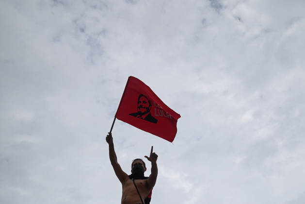 Supporters of Brazil s President Lula rally along Copacabana Beach RIO DE JANEIRO, BRAZIL - OCTOBER 12: Supporters of Brazilian President Luiz Inacio Lula da Silva gather along Avenida Atlantica at Copacabana Beach in Rio de Janeiro, Brazil, on October 12, 2026. The mass rally formed part of the Workers Party (PT) mobilization ahead of the high-stakes presidential runoff against Liberal Party (PL) candidate Senator Flavio Bolsonaro. Fabio Teixeira Anadolu Rio de Janeiro Brazil. Editorial use only. Please get in touch for any other usage.  Copyright: x2026xAnadoluxFabioxTeixeirax
